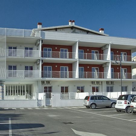 Case Vacanze Blue Bay Resort Roseto Degli Abruzzi Eksteriør billede