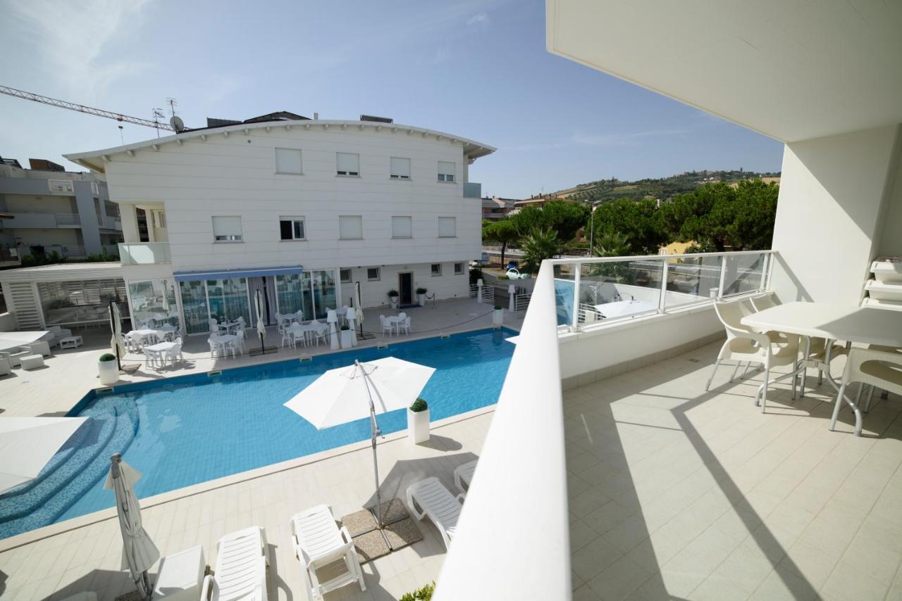 Case Vacanze Blue Bay Resort Roseto Degli Abruzzi Eksteriør billede