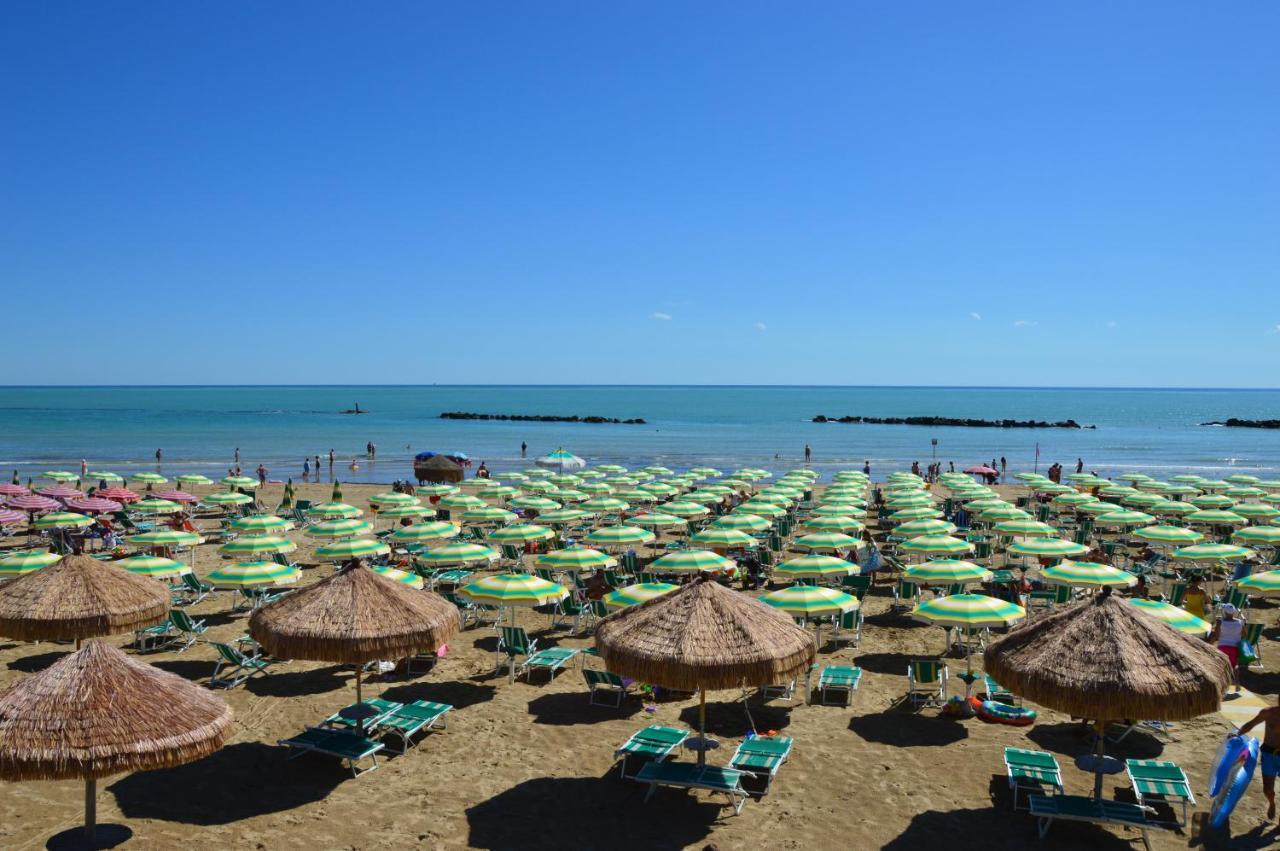 Case Vacanze Blue Bay Resort Roseto Degli Abruzzi Eksteriør billede
