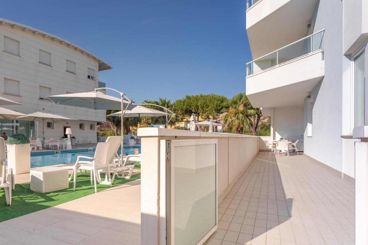 Case Vacanze Blue Bay Resort Roseto Degli Abruzzi Eksteriør billede