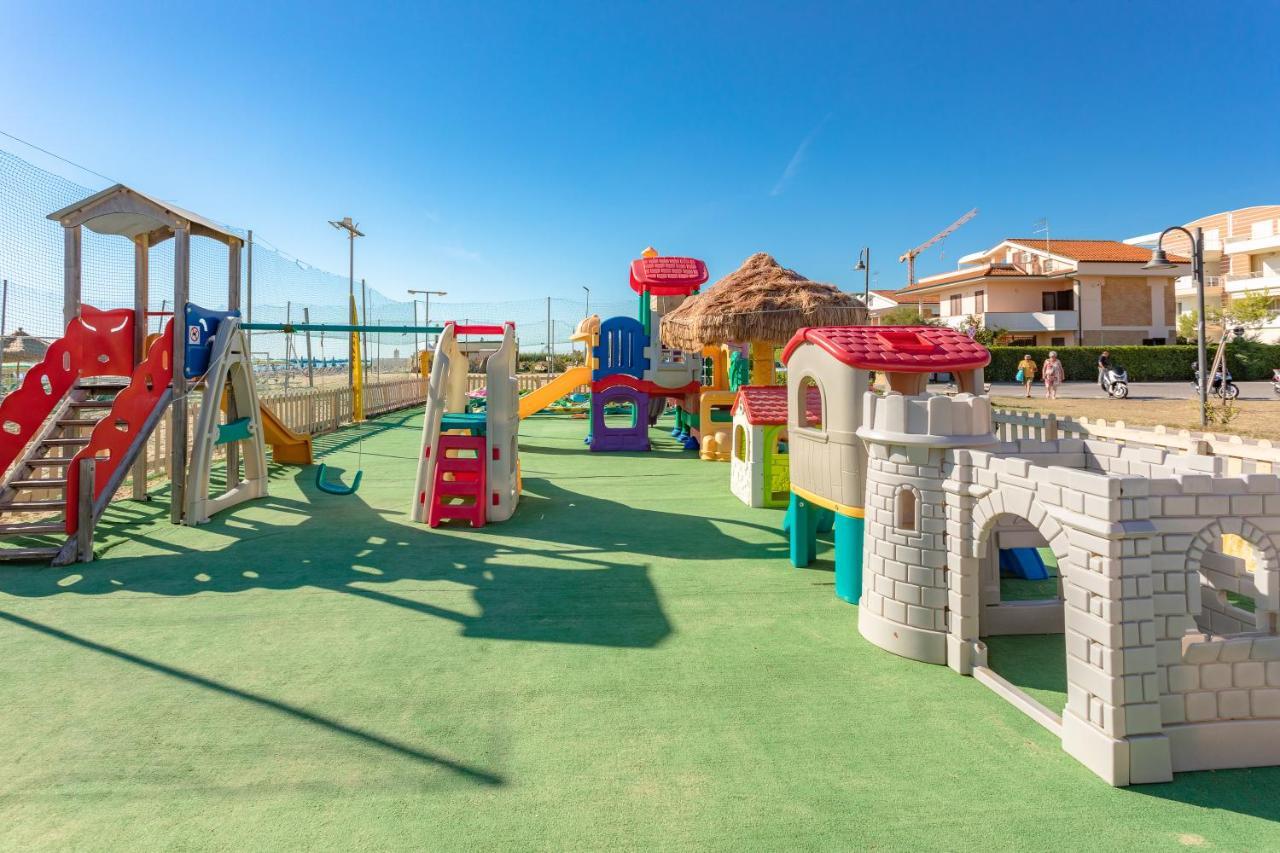 Case Vacanze Blue Bay Resort Roseto Degli Abruzzi Eksteriør billede