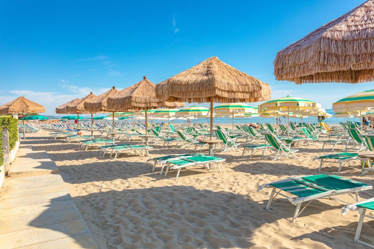 Case Vacanze Blue Bay Resort Roseto Degli Abruzzi Eksteriør billede
