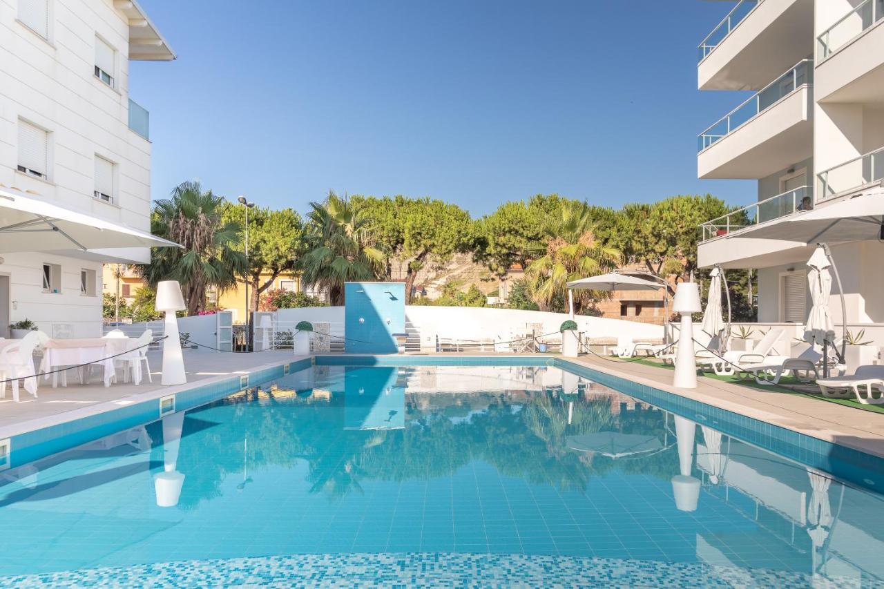 Case Vacanze Blue Bay Resort Roseto Degli Abruzzi Eksteriør billede