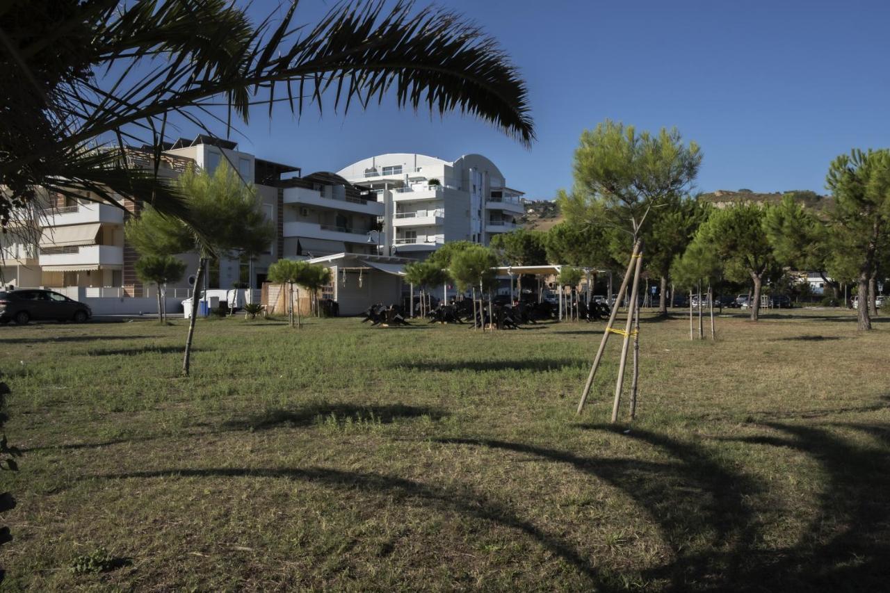 Case Vacanze Blue Bay Resort Roseto Degli Abruzzi Eksteriør billede