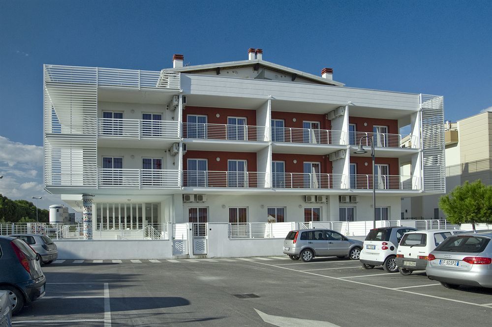 Case Vacanze Blue Bay Resort Roseto Degli Abruzzi Eksteriør billede