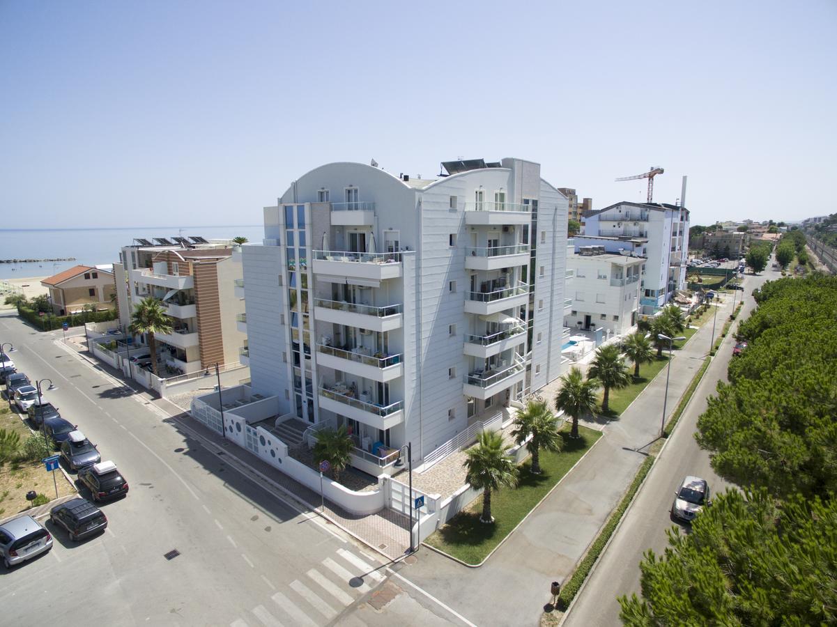 Case Vacanze Blue Bay Resort Roseto Degli Abruzzi Eksteriør billede