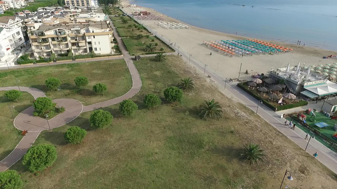 Case Vacanze Blue Bay Resort Roseto Degli Abruzzi Eksteriør billede