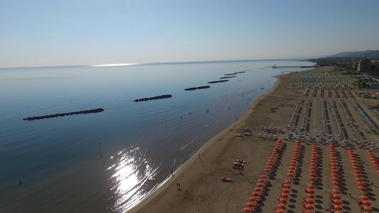 Case Vacanze Blue Bay Resort Roseto Degli Abruzzi Eksteriør billede